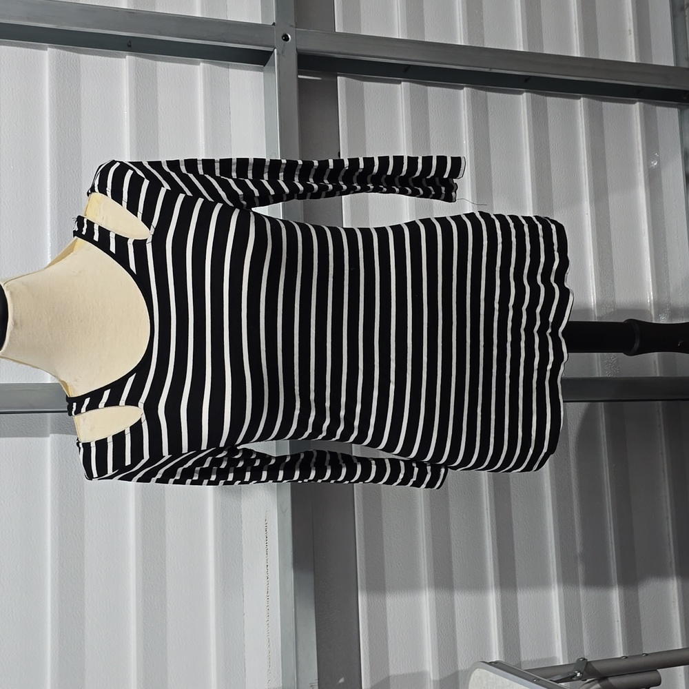 Cable & Guage Black White Stiped Women's Top Size Medium